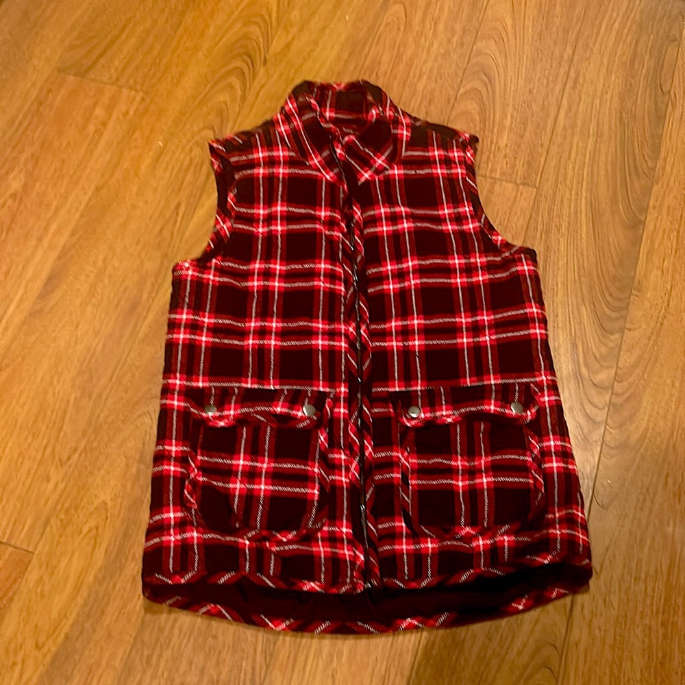 Est. 1948 Red and Black plaid quilted vest size Small